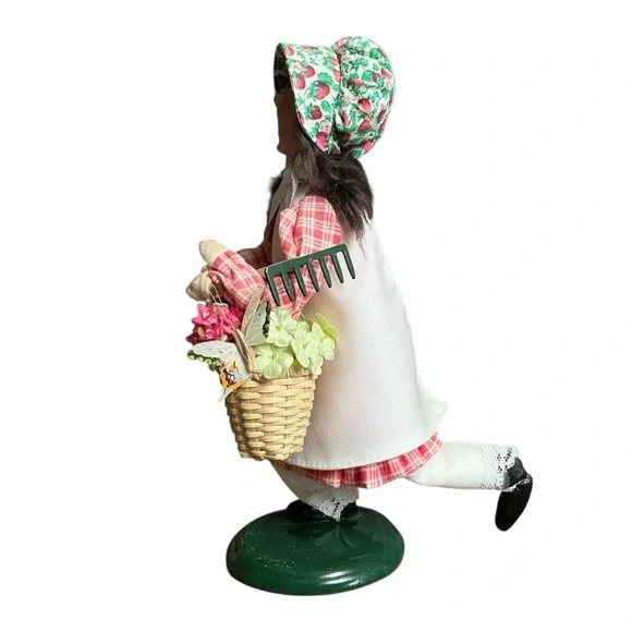 Byers Carolers - Spring Gardening Girl - White Apron - Picture 3 of 7